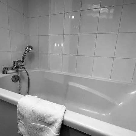 L'elegant Duplex Carteret Apartment